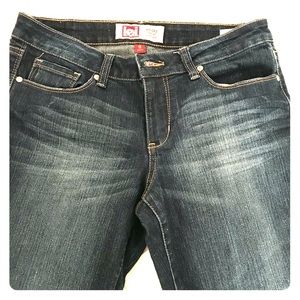 L.e.i. Jeans. Size 9 short. Ashley low rise short